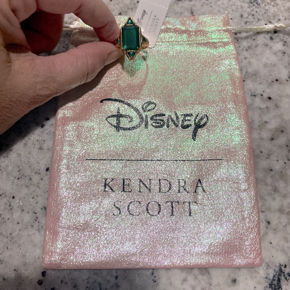 Disney Kendra Scott - The Queen Vintage Gold